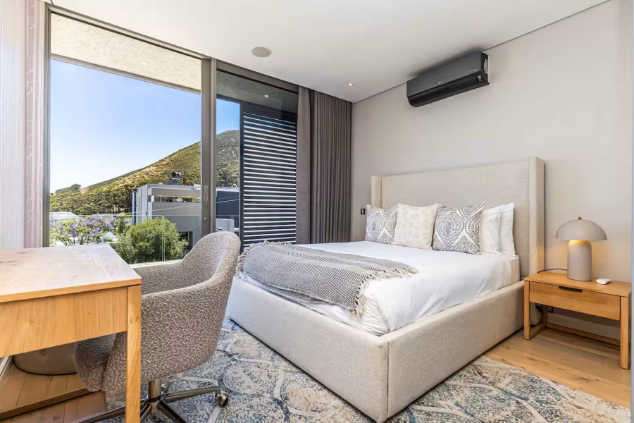 5 Bedroom Property for Sale in Fresnaye Western Cape